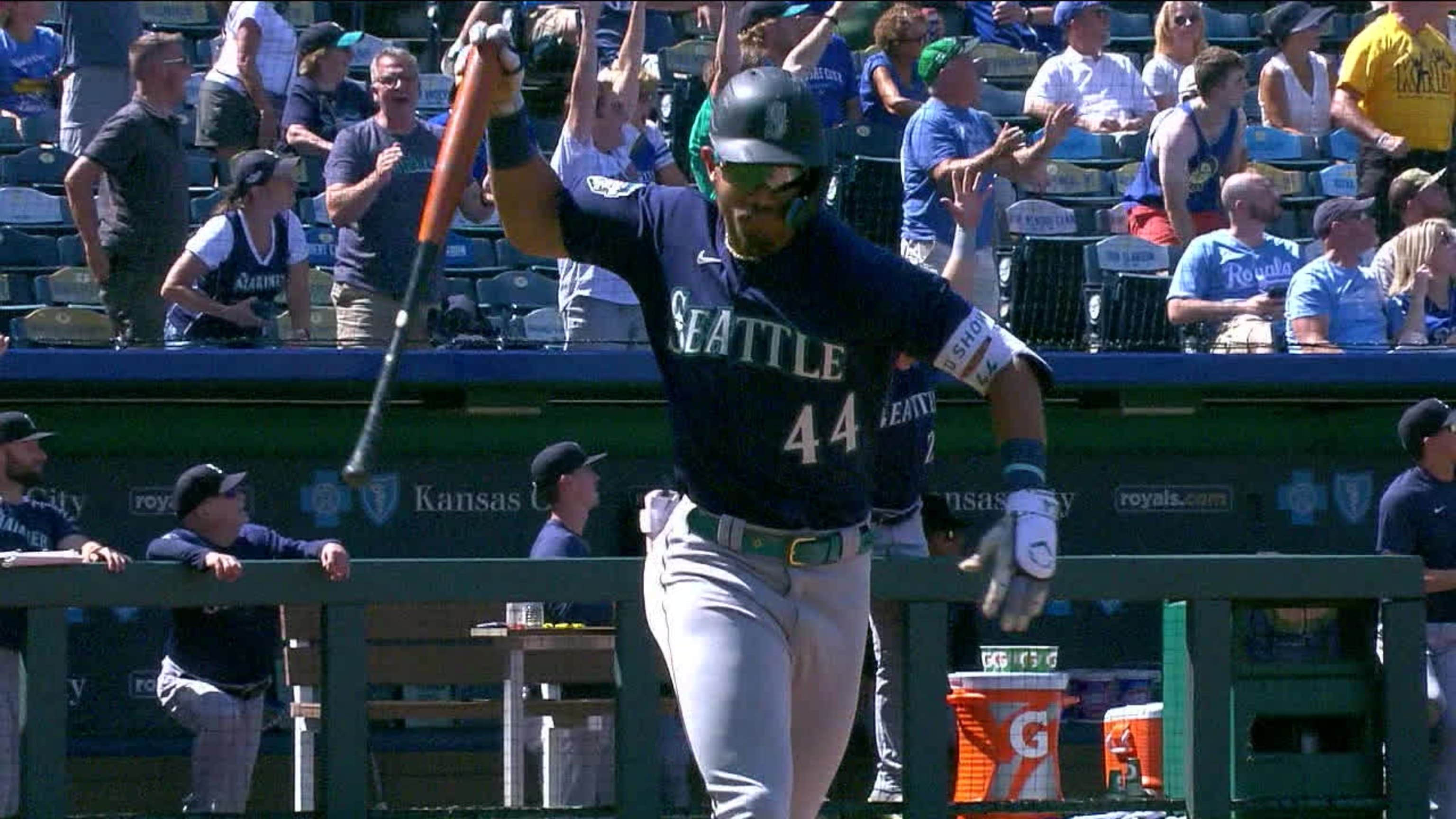 Surging Mariners sweep Astros, and J-Rod makes MLB history