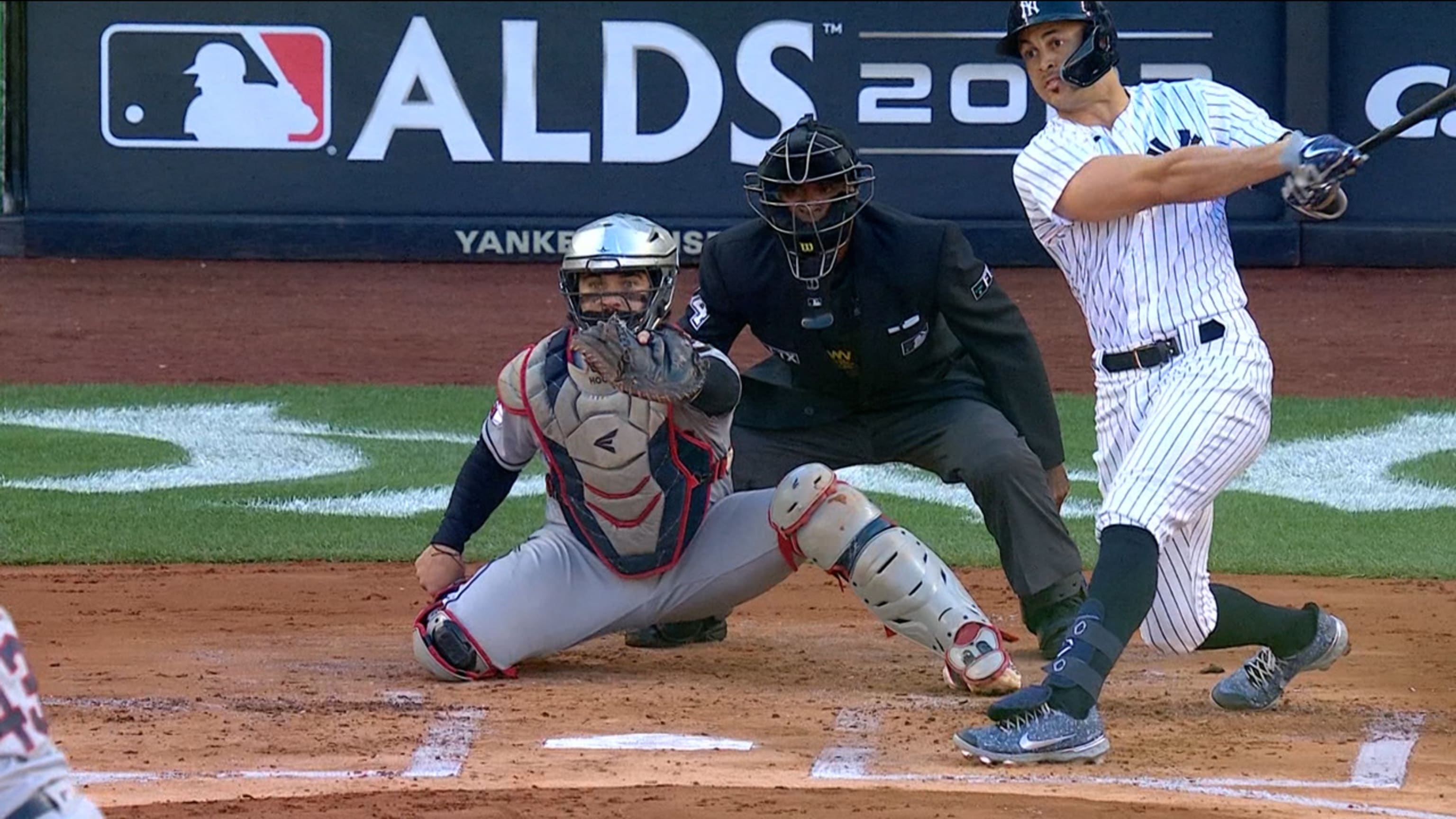 Stanton prende la pizarra