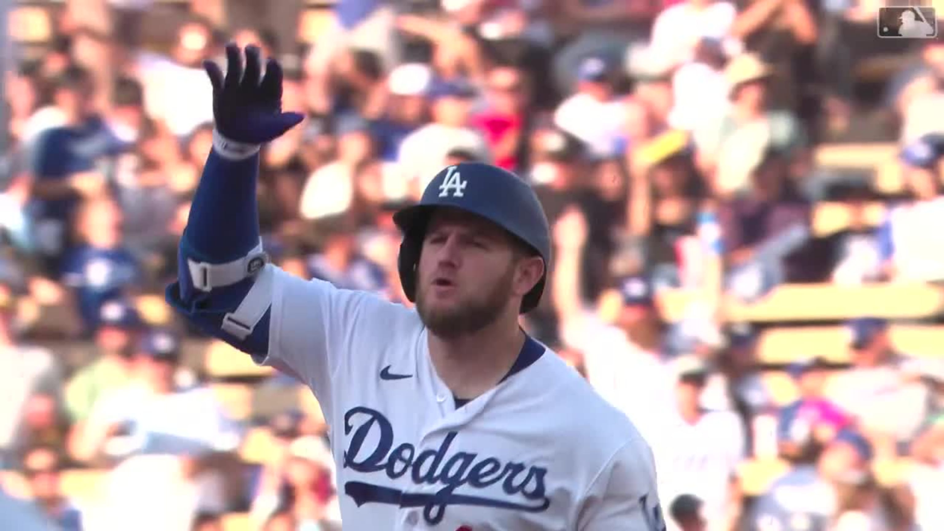 Max Muncy homers twice in Dodgers' win over Reds