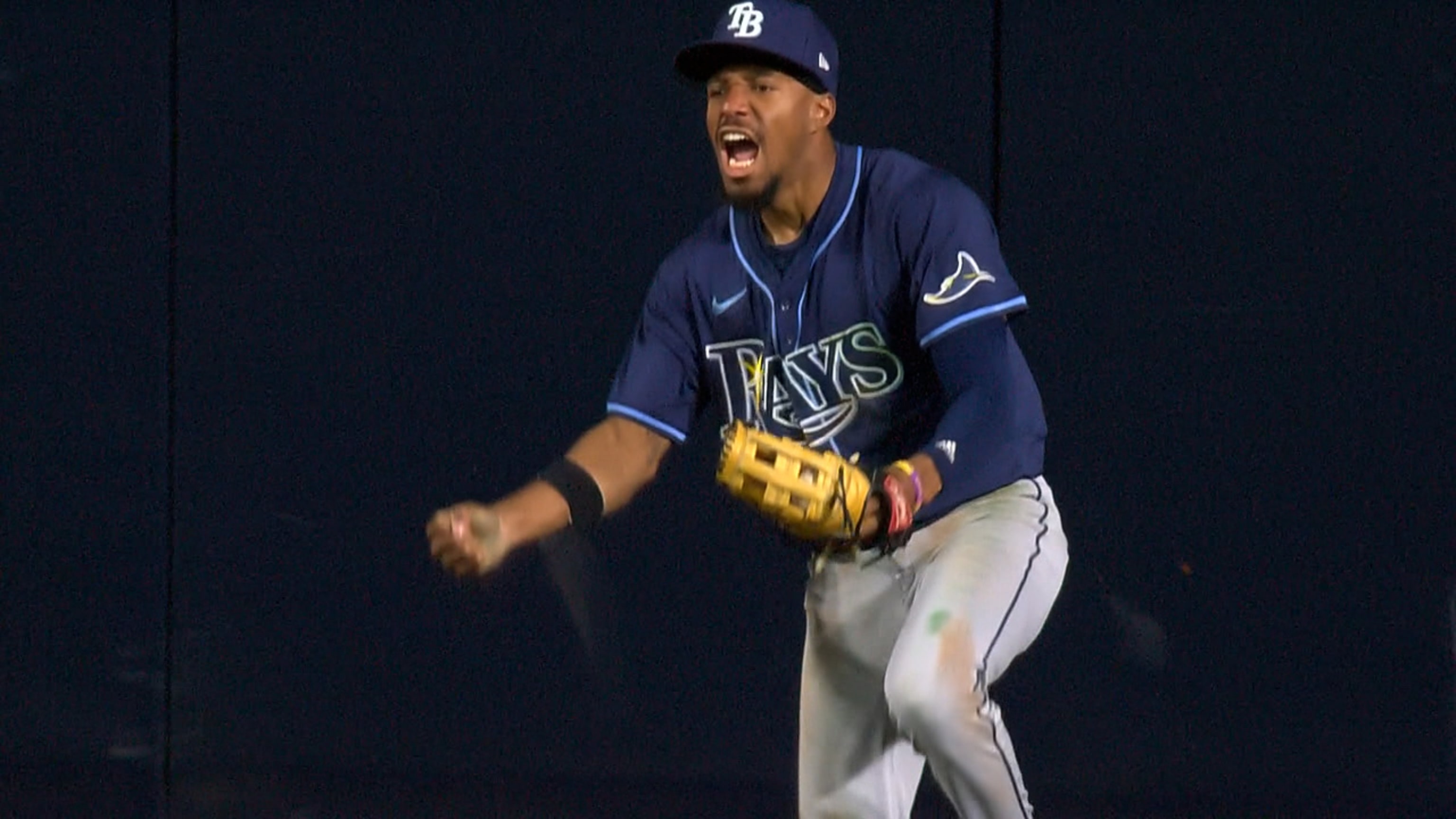 Chandler Simpson robs Manny Machado's home run
