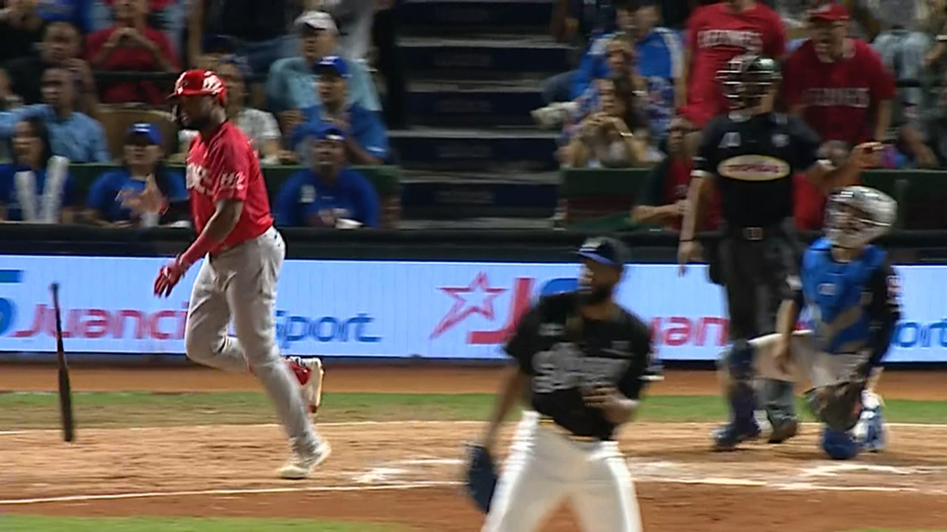 Sócrates Brito da HR de 2 rayas