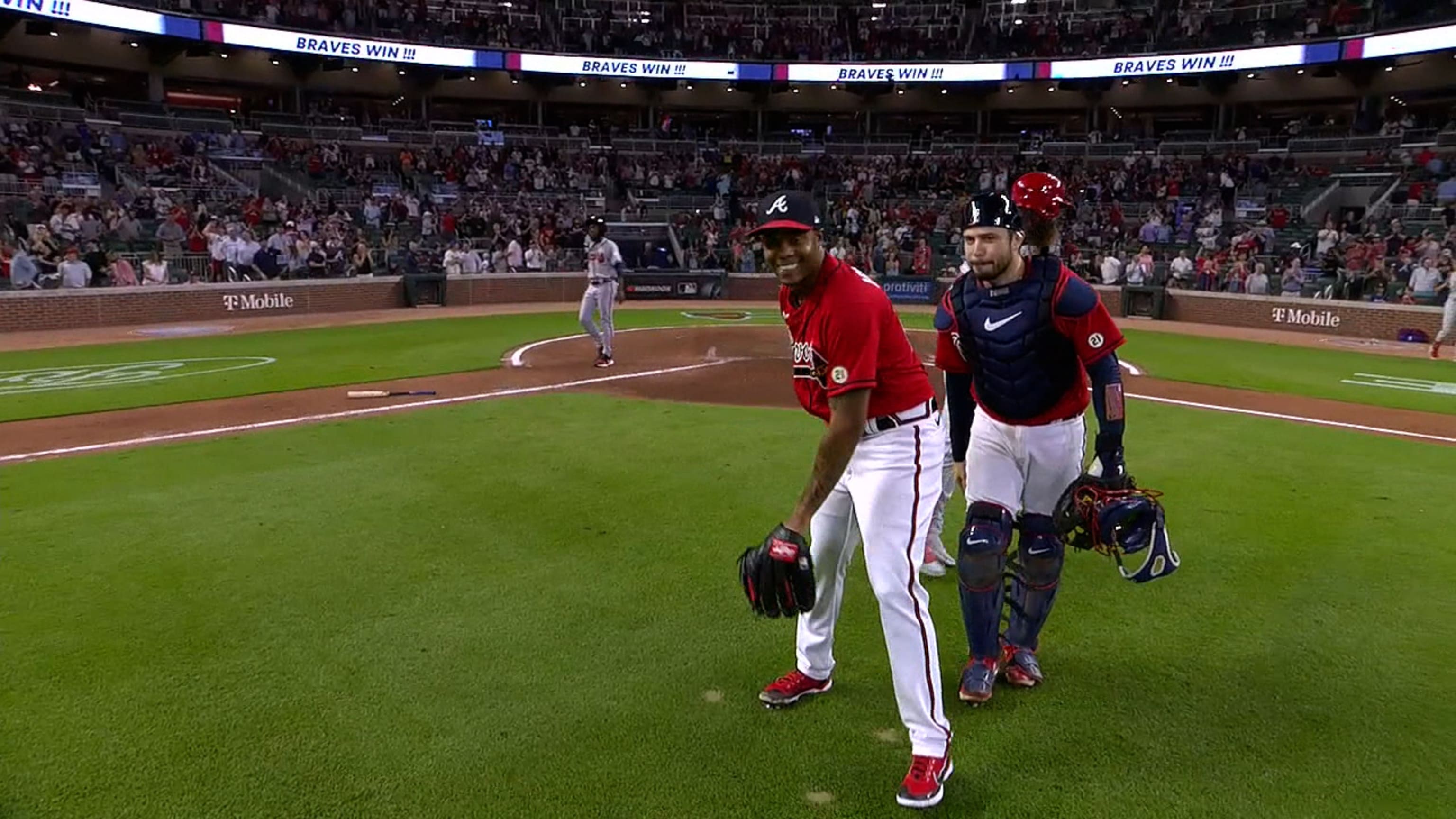 Raisel Iglesias sella la victoria