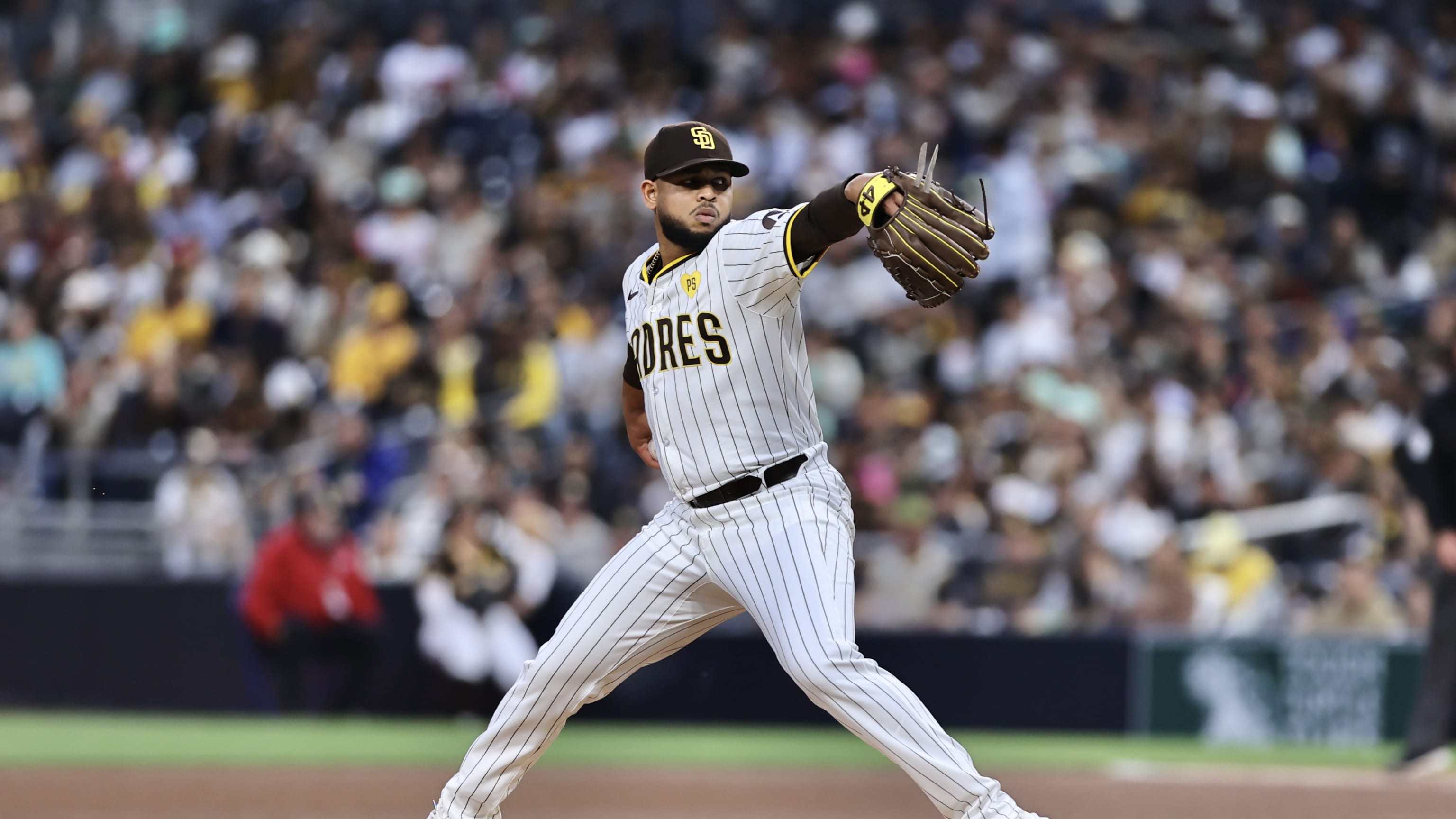 Kyle Higashioka lifts Padres with first career walk-off HR