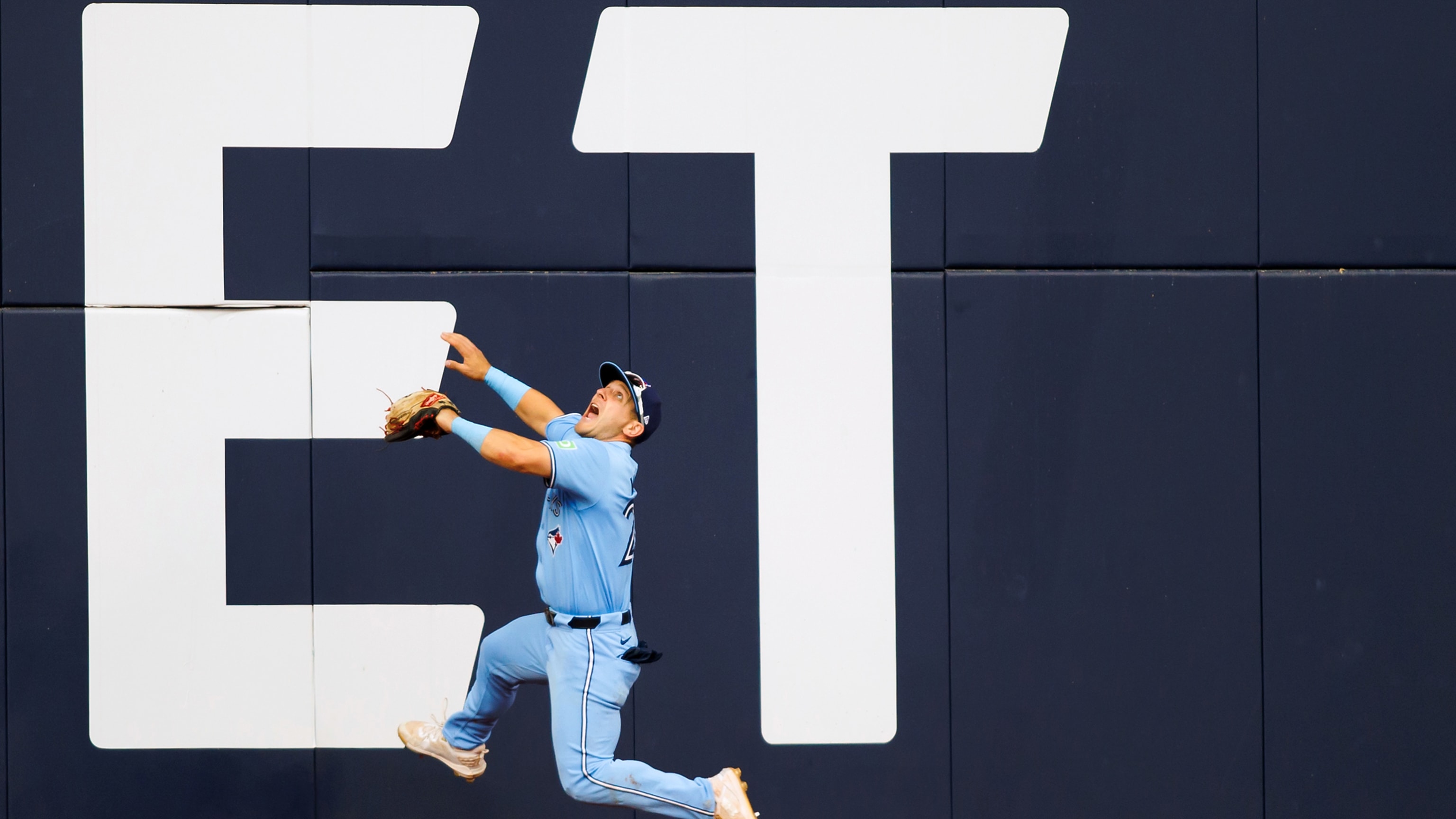 Daulton Varsho wins Gold Glove Award