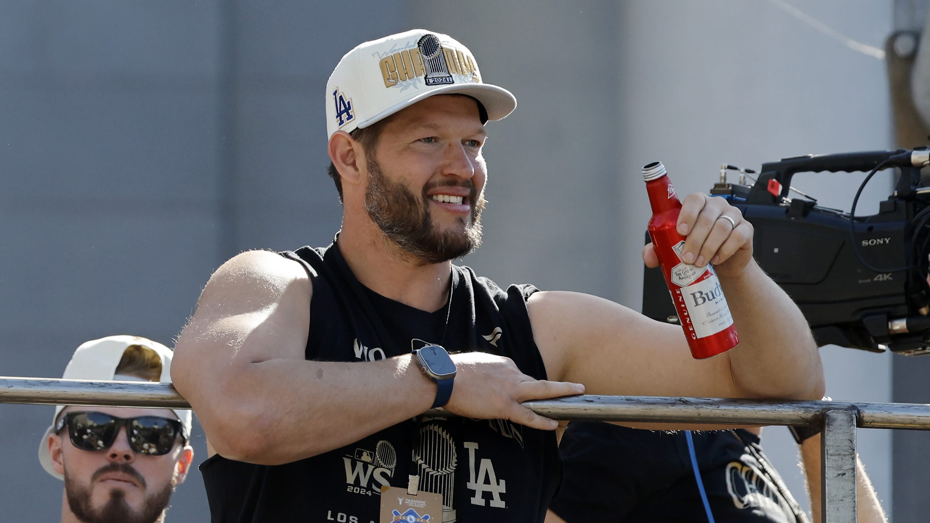 Kershaw finally celebrates title with Dodgers fans