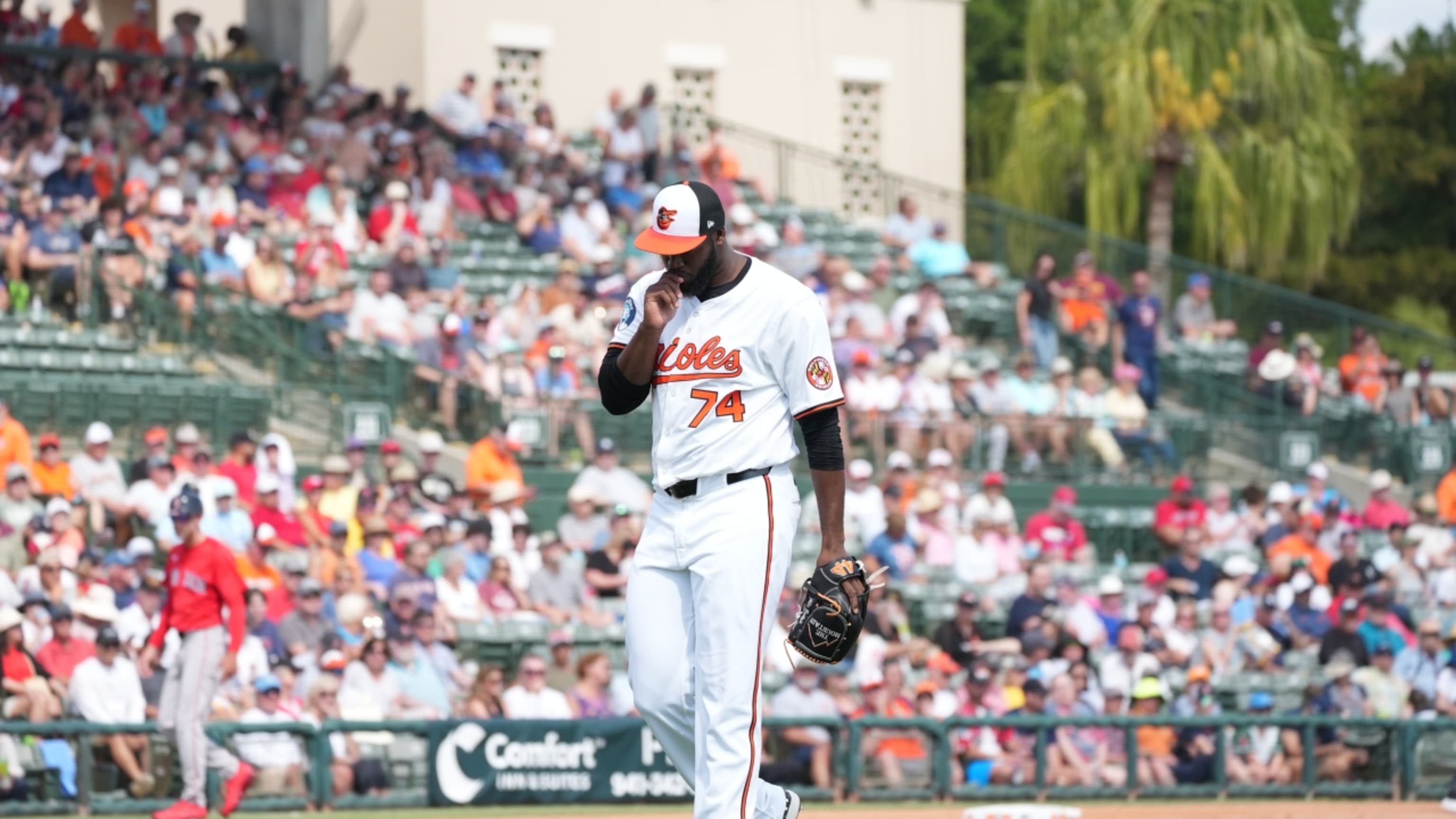 Félix Bautista strikes out two in his return