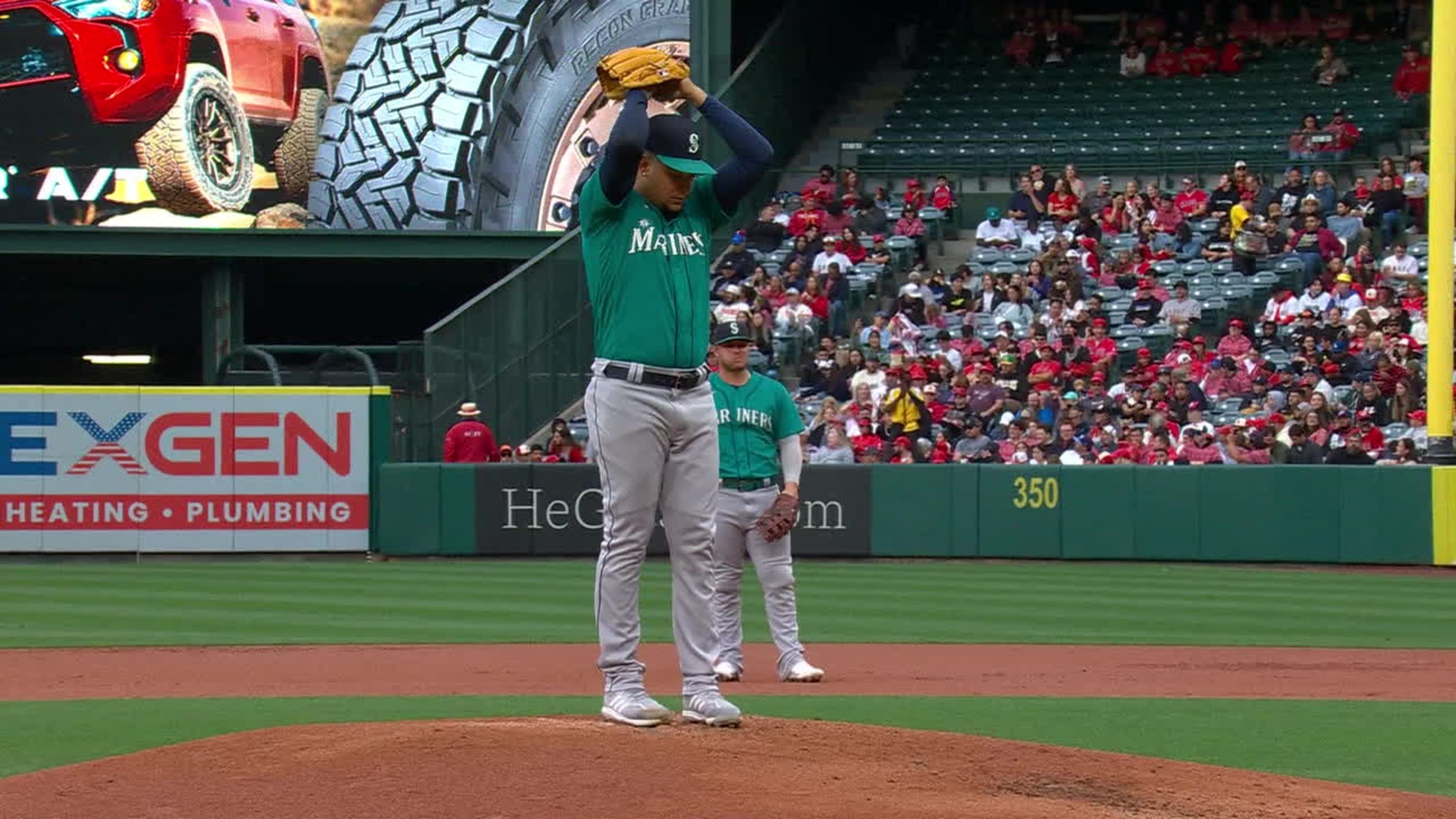 Luis Castillo reparte 10 ponches