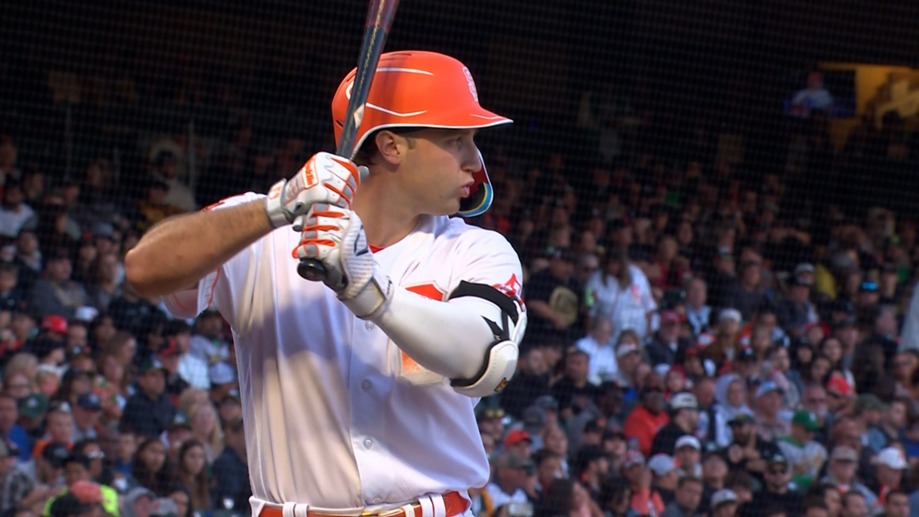 Mike Yastrzemski makes great throw, leaping catch vs. Tigers