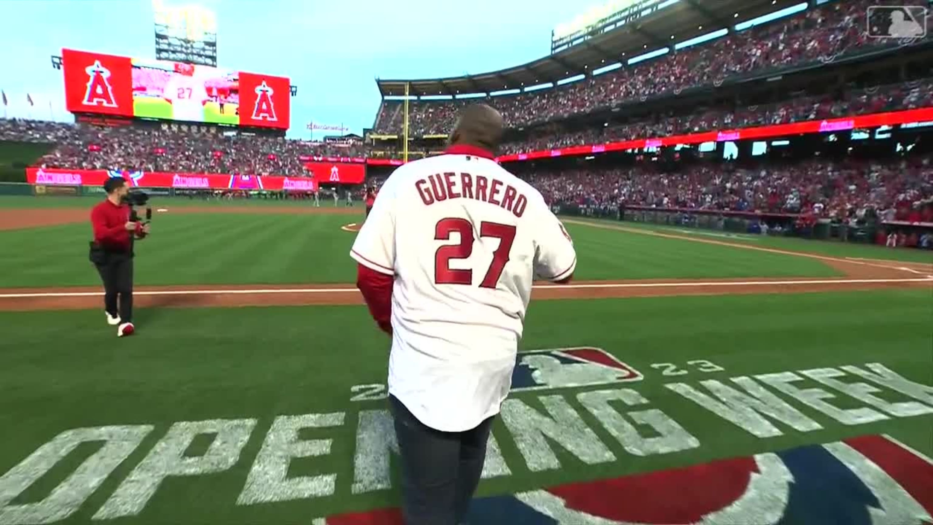 Guerrero lanza primera bola