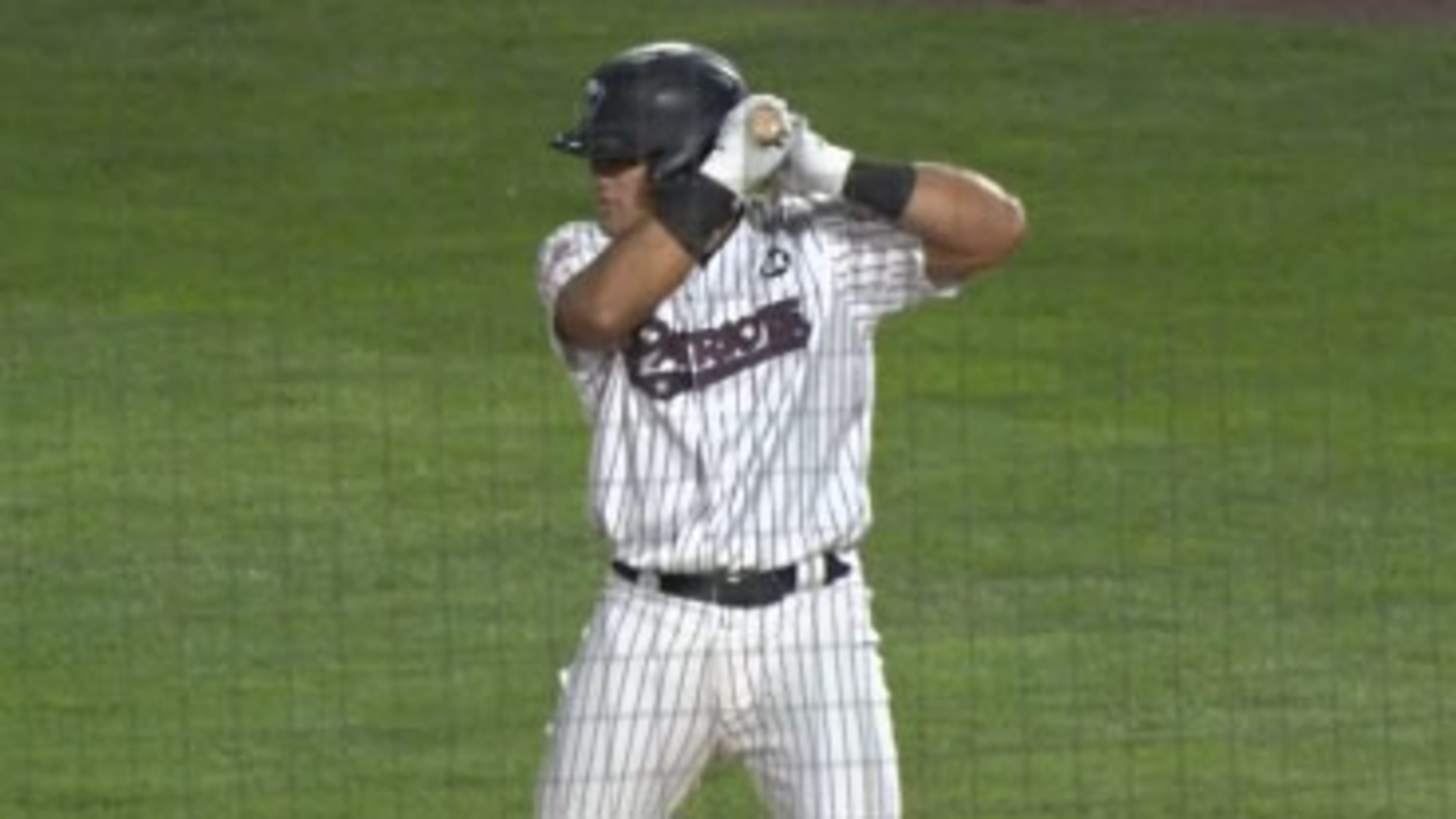 Jasson Domínguez logs two singles