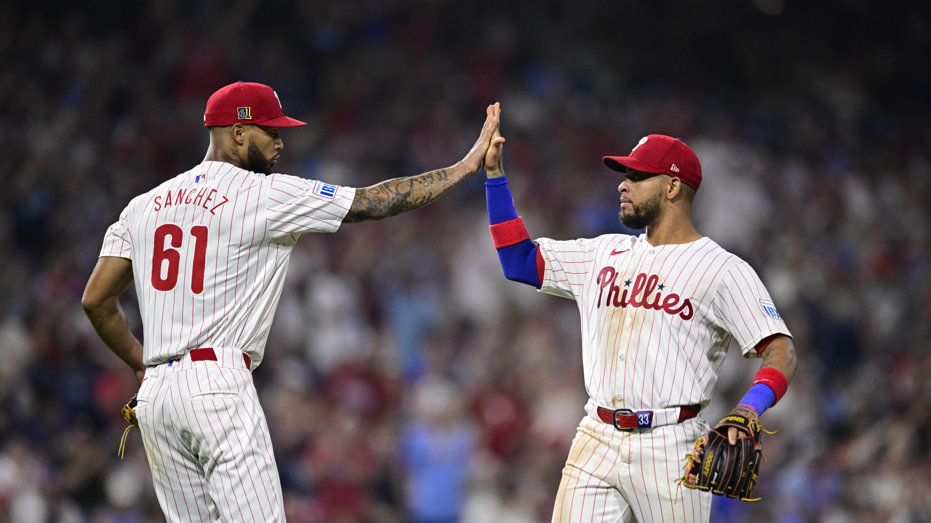 Cristopher Sánchez throws complete game