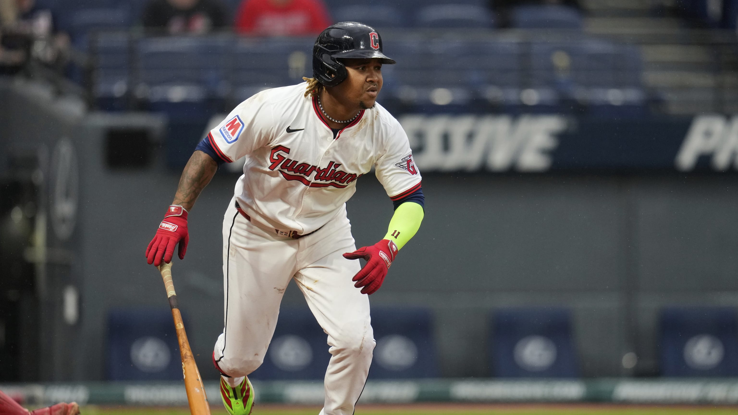 José Ramírez empata con hit