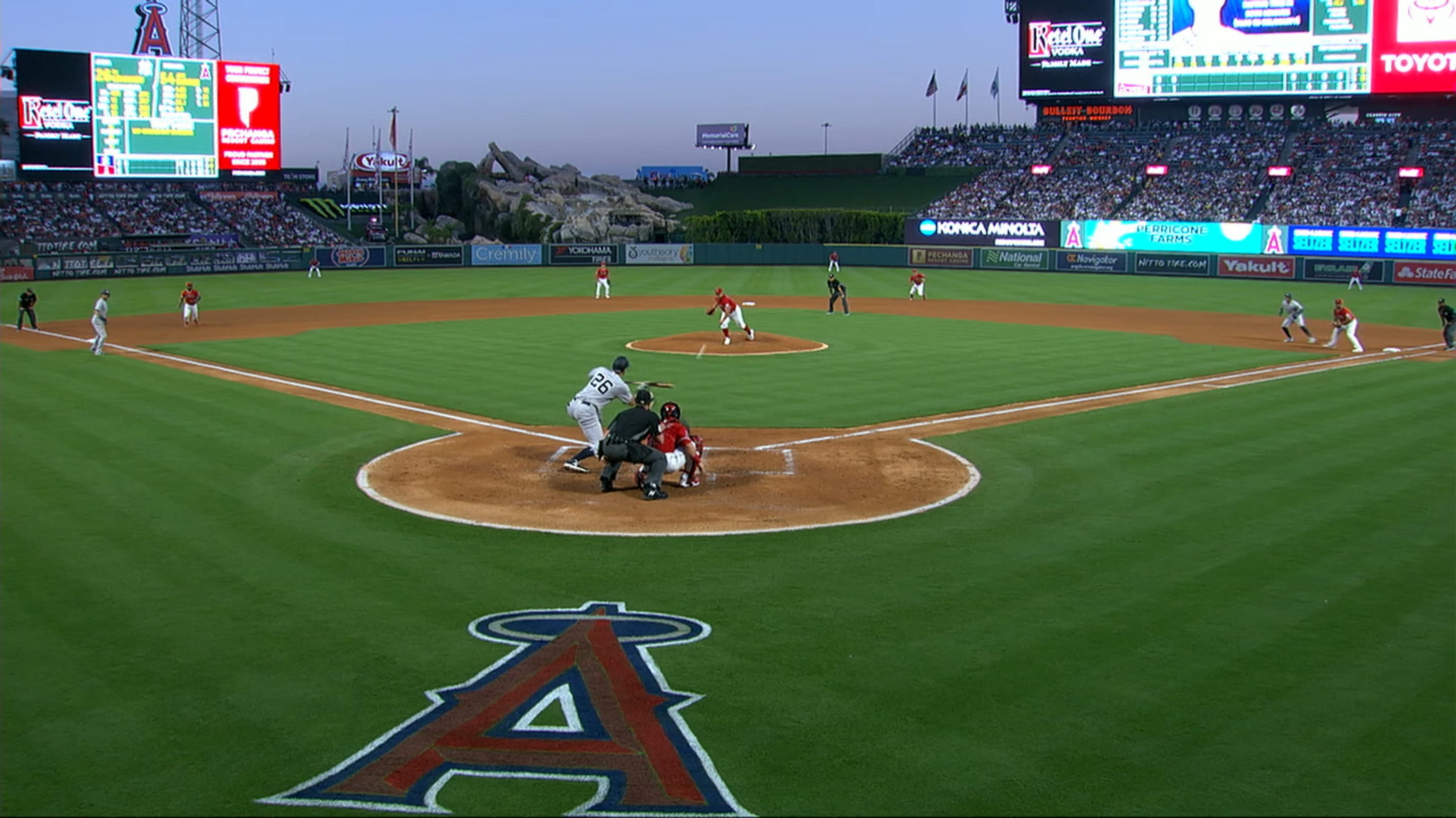 Highlight] Aaron Judge obliterates his 50th home run of the season