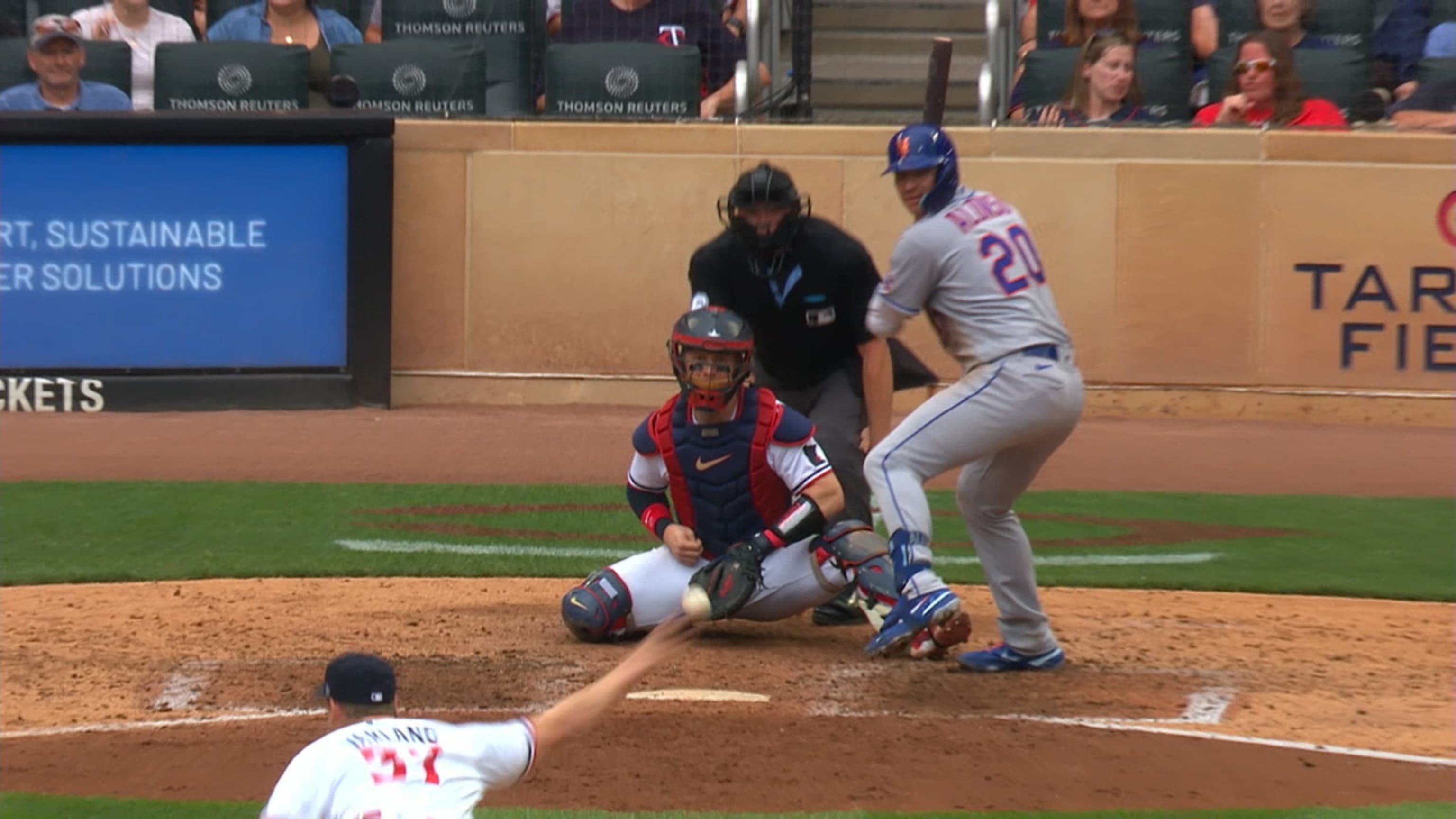 WATCH: Pete Alonso makes incredible stretch at first base