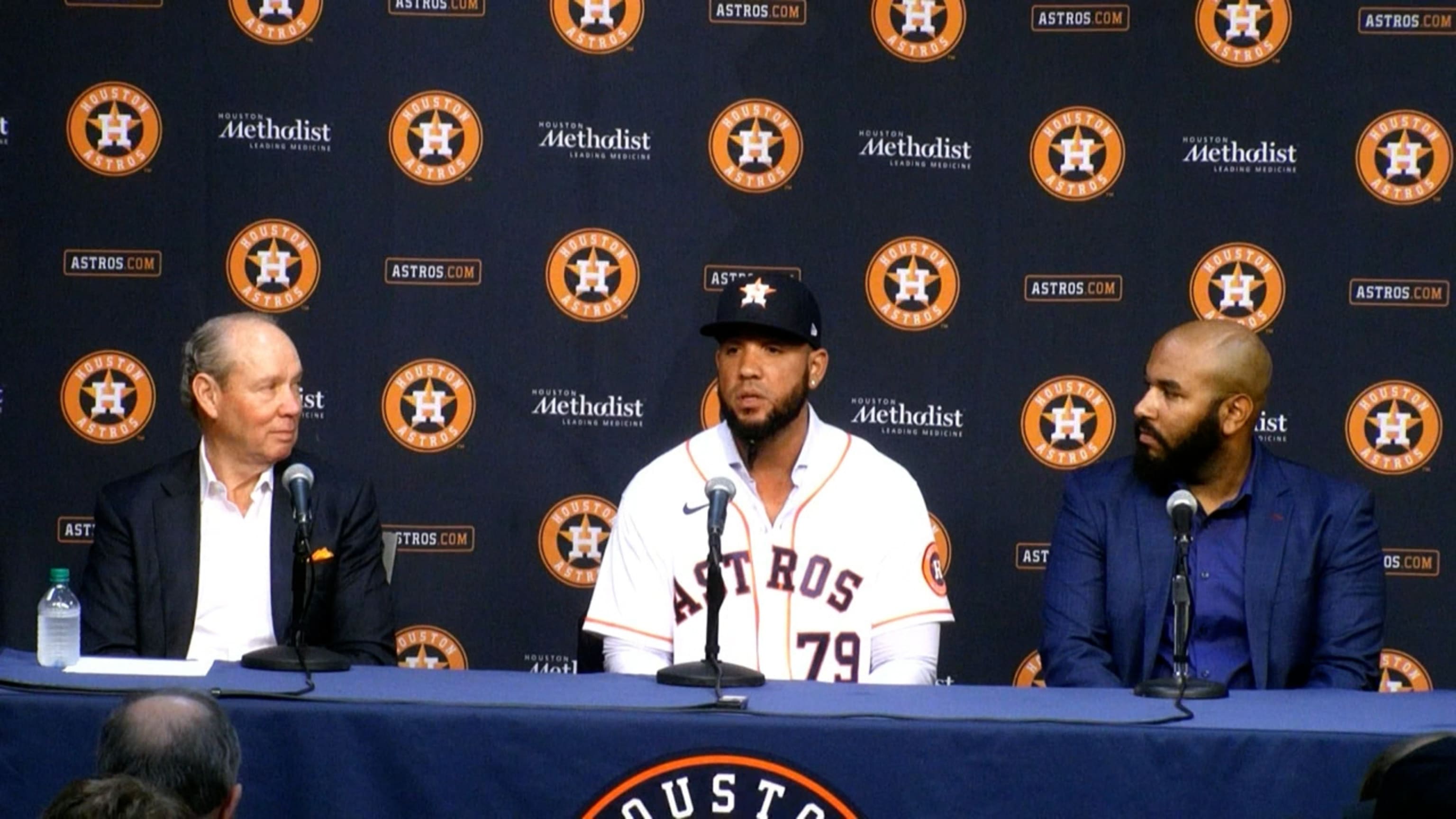 Astros introduce José Abreu