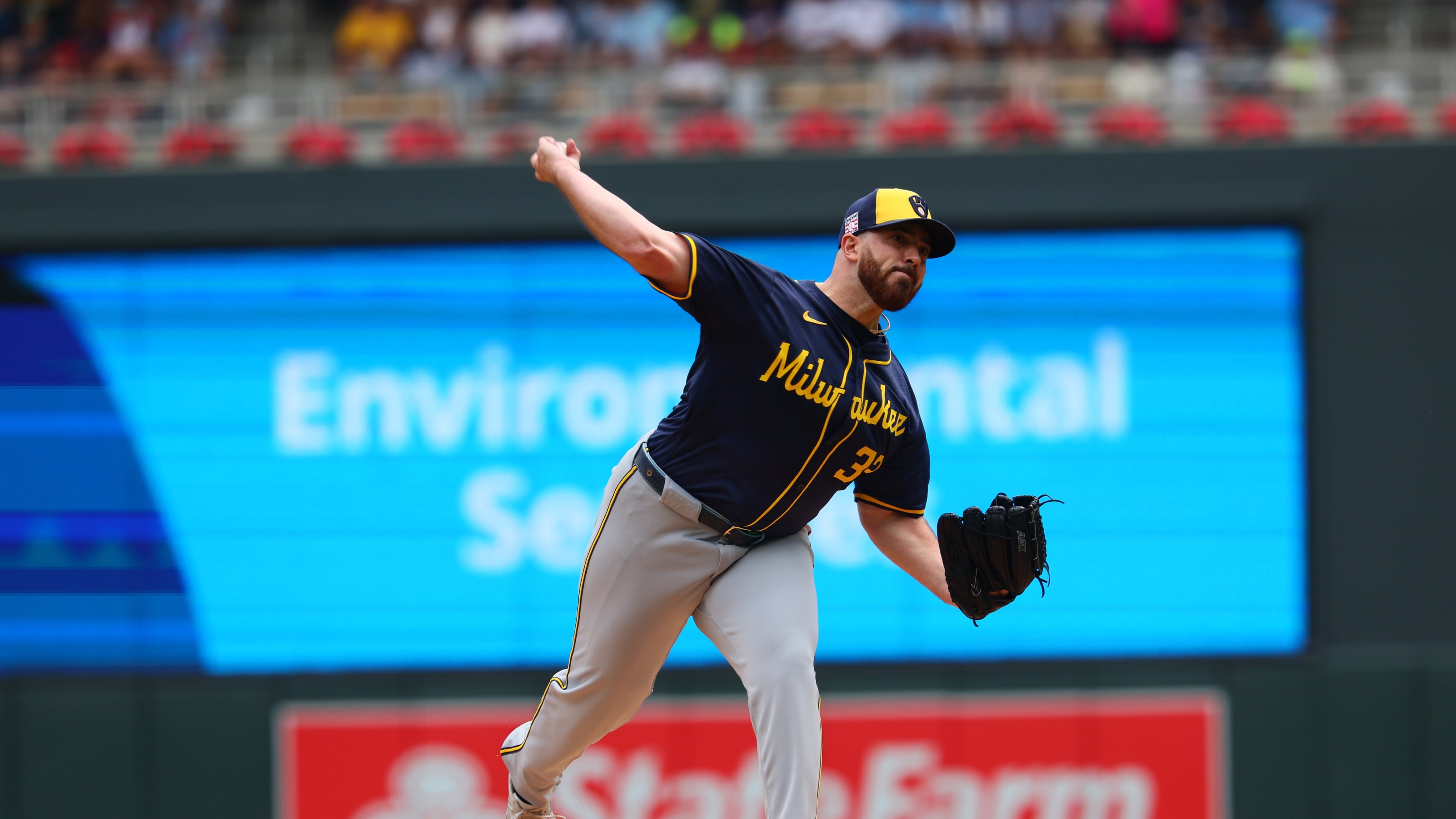 Aaron Civale acumula su 4to ponche del juego