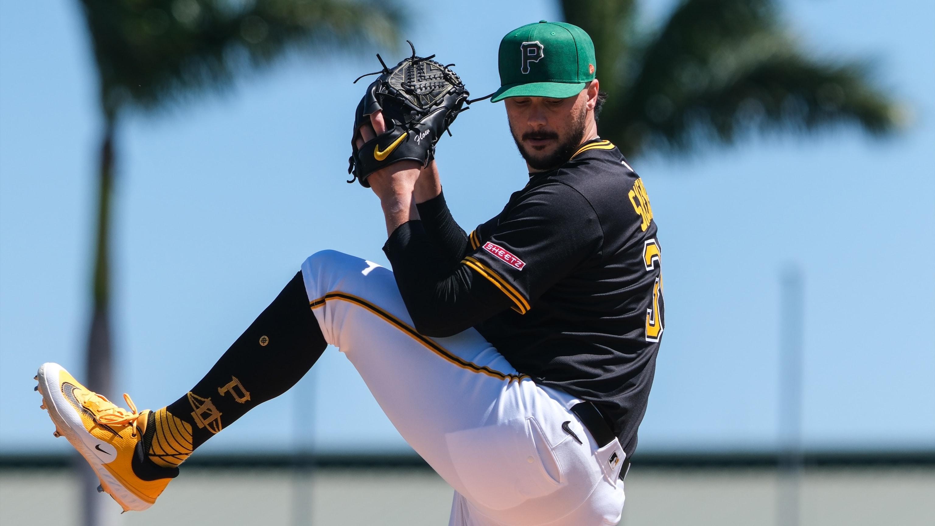 Paul Skenes gets Ryan Jeffers to ground out 