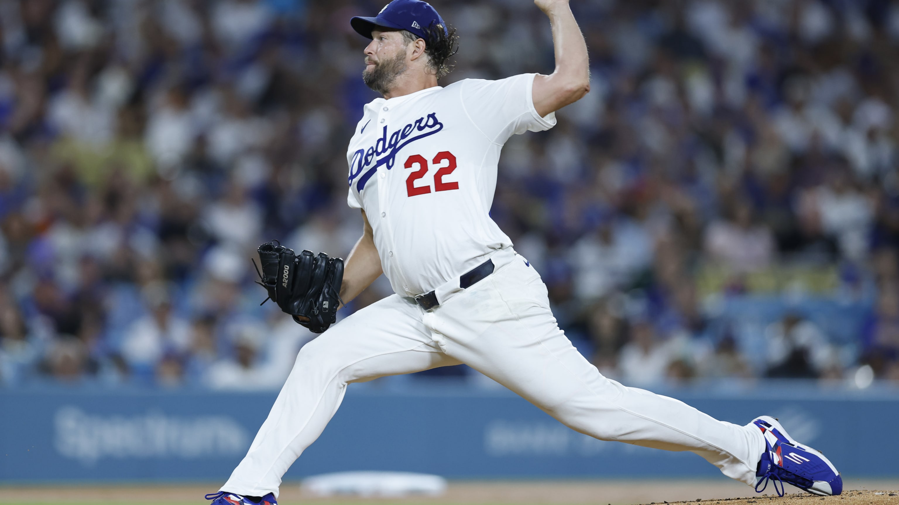 ドジャースのエース左腕、クレイトン・カーショウ、ホーム最終登板で涙