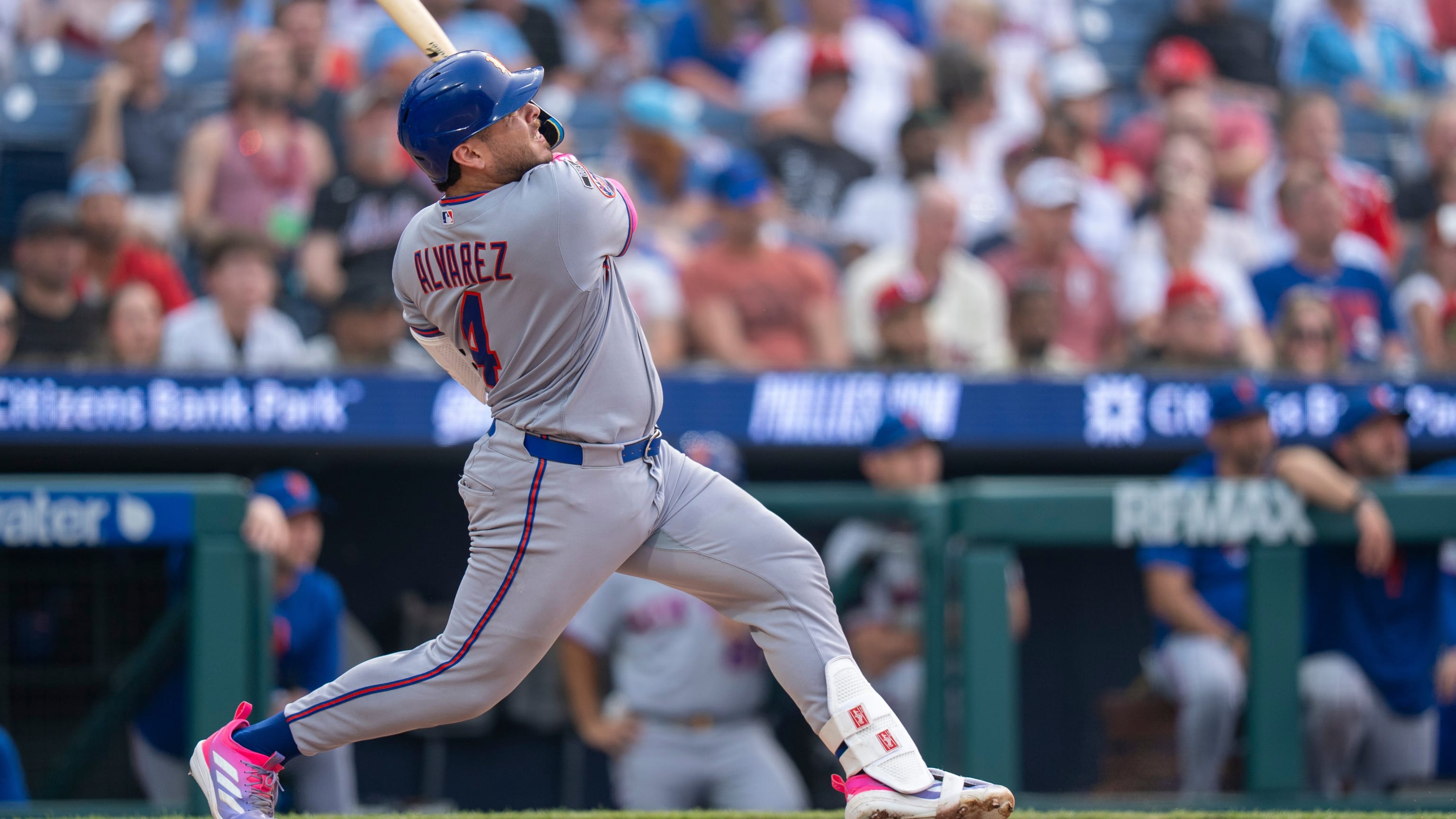 Álvarez prende la pizarra con HR