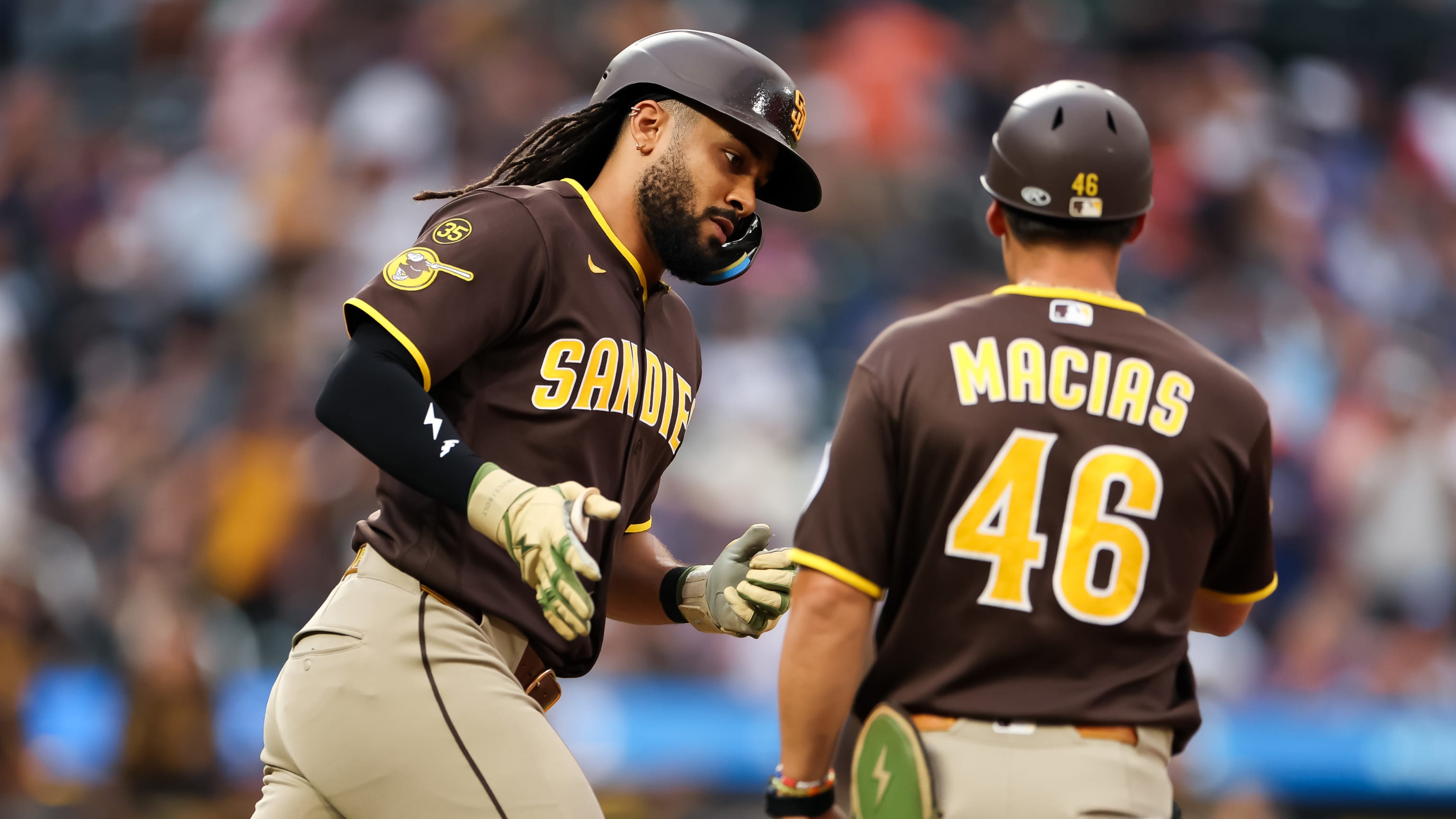 Fernando Tatis Jr. pega su segundo jonrón del juego