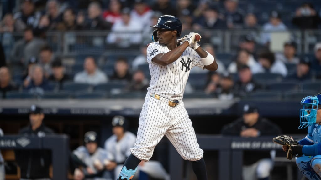 Jazz Chisholm Jr. wears Jackie Robinson cleats, pants | 04/15/2025