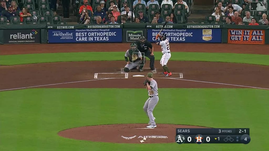 2011/07/20 Altuve's first career hit 