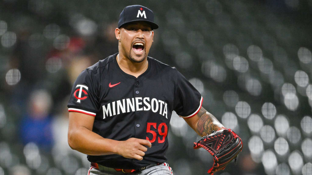Jhoan Duran's first save of 2024