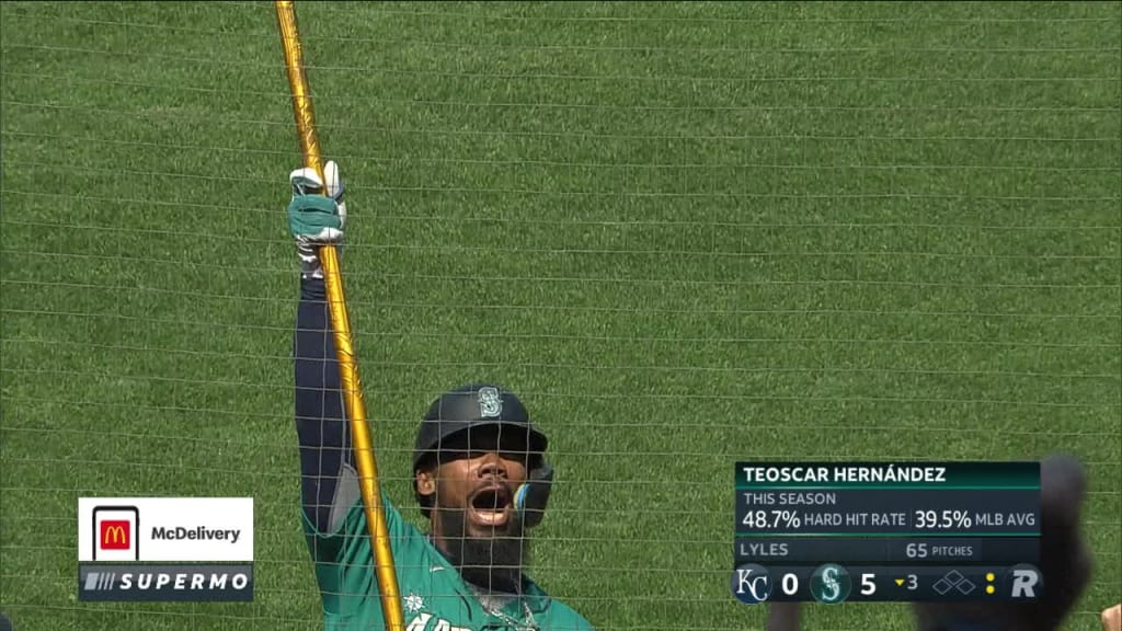Teoscar Hernandez hits a grand slam in the 3rd inning | 08/26/2023