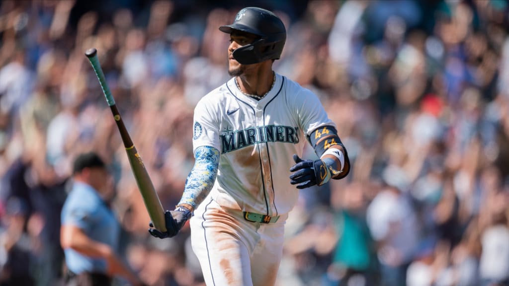 Julio Rodríguez's two-run home run (12)