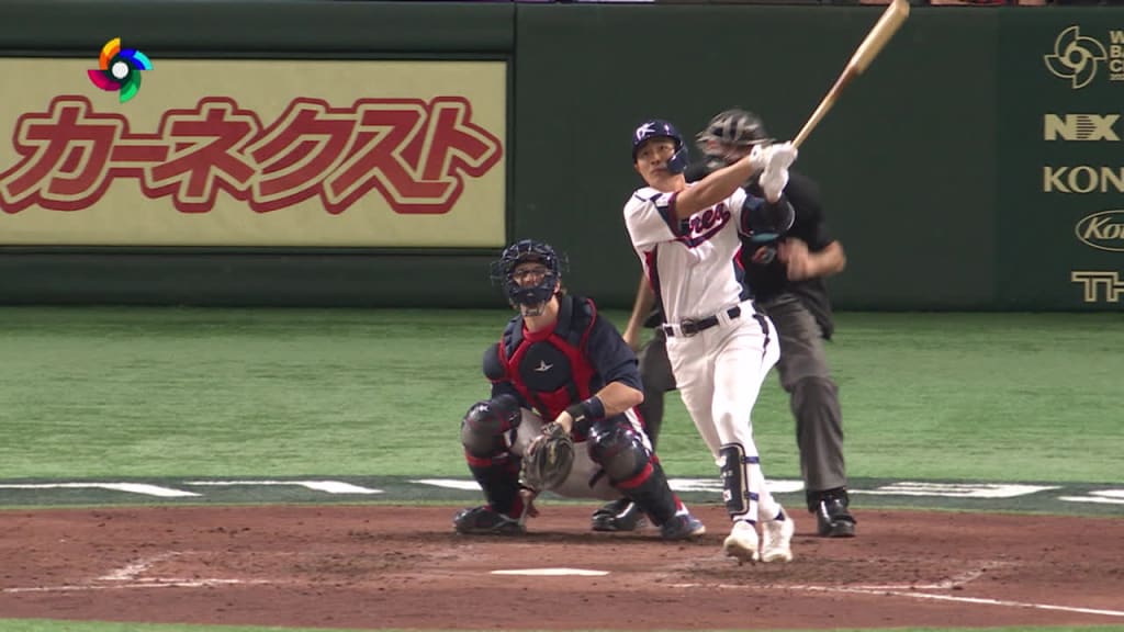 Korea's Ha-Seong Kim crushes ANOTHER solo shot to right field against the  Czech Republic in the seventh inning