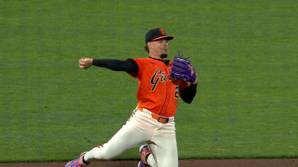 Willy Adames' sliding stop starts clutch double play