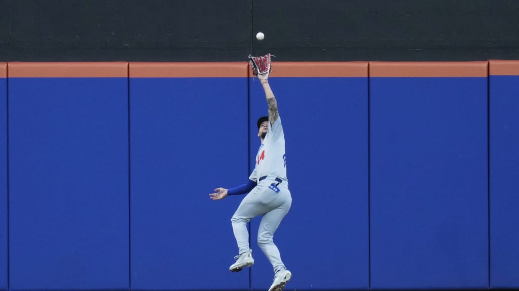 Andy Pages' leaping catch | 05/25/2025 | Los Angeles Dodgers