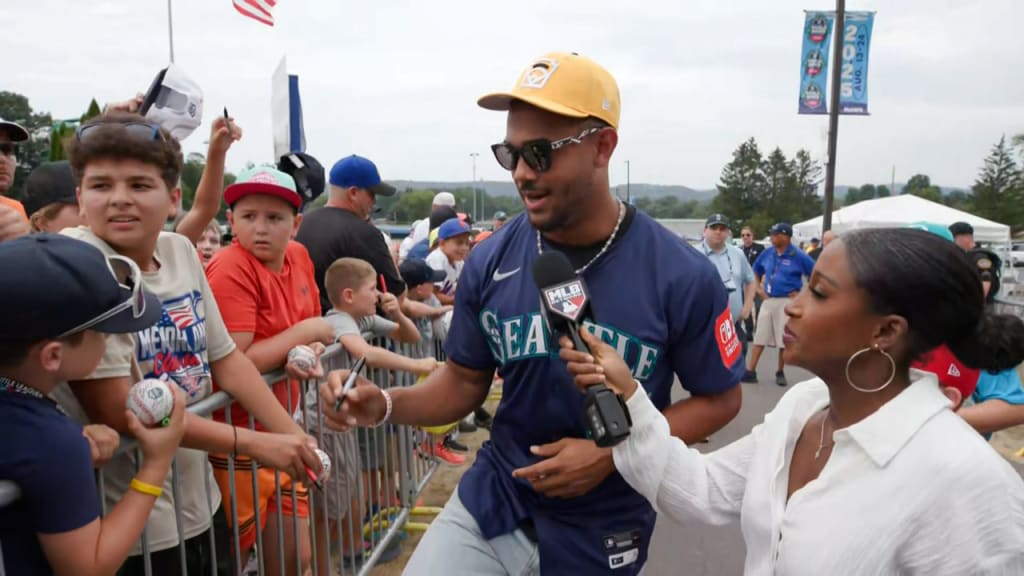 Julio Rodríguez on teaching the kids in Little League