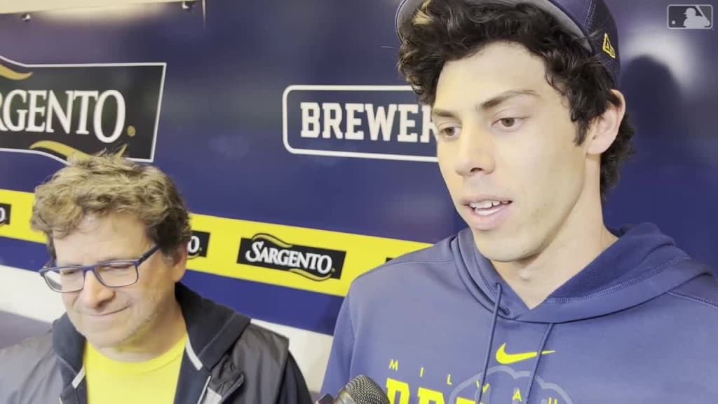 Christian Yelich giving away Milwaukee Brewers tickets to fans