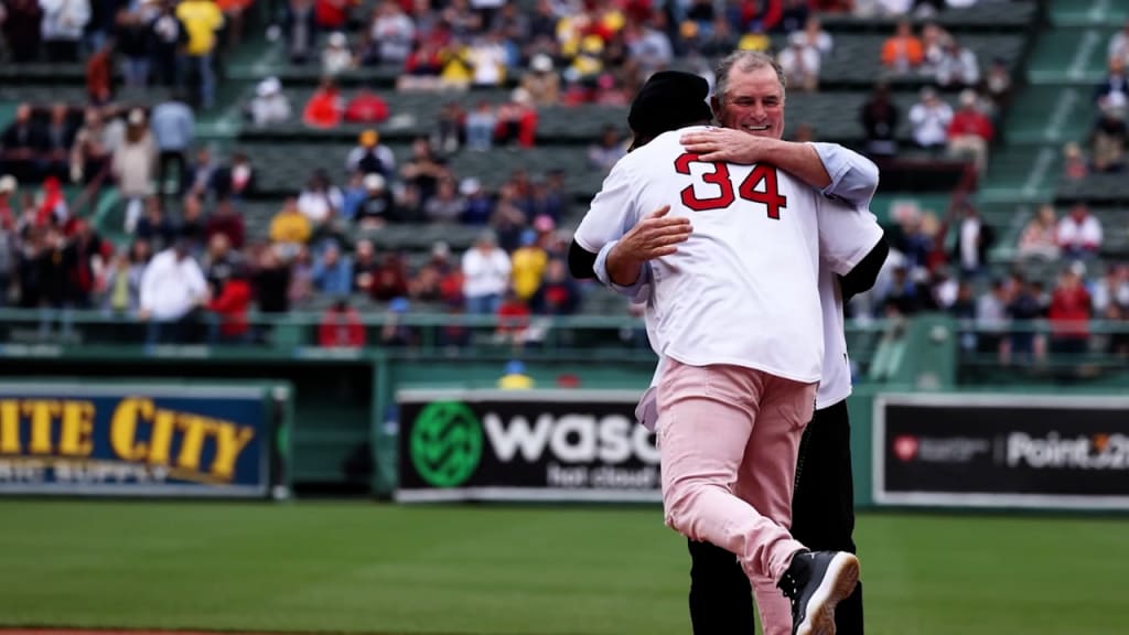 2013 Red Sox championship team reunites at Fenway Park