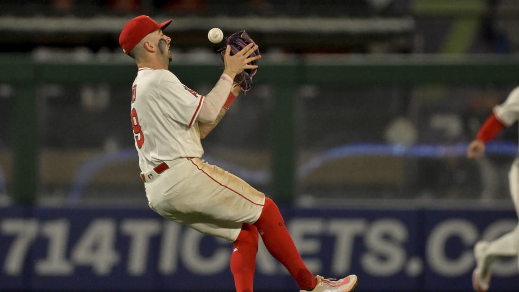 Zach Neto's juggling catch | 09/08/2025 | MLB.com