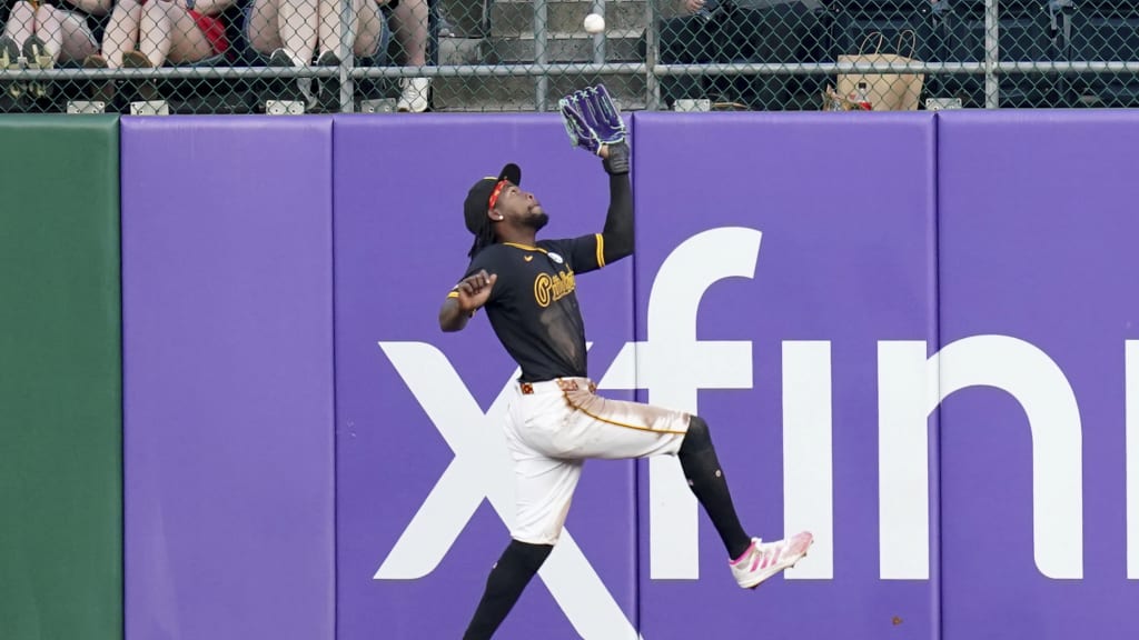 Oneil Cruz's outstanding catch | 06/03/2025 | Pittsburgh Pirates