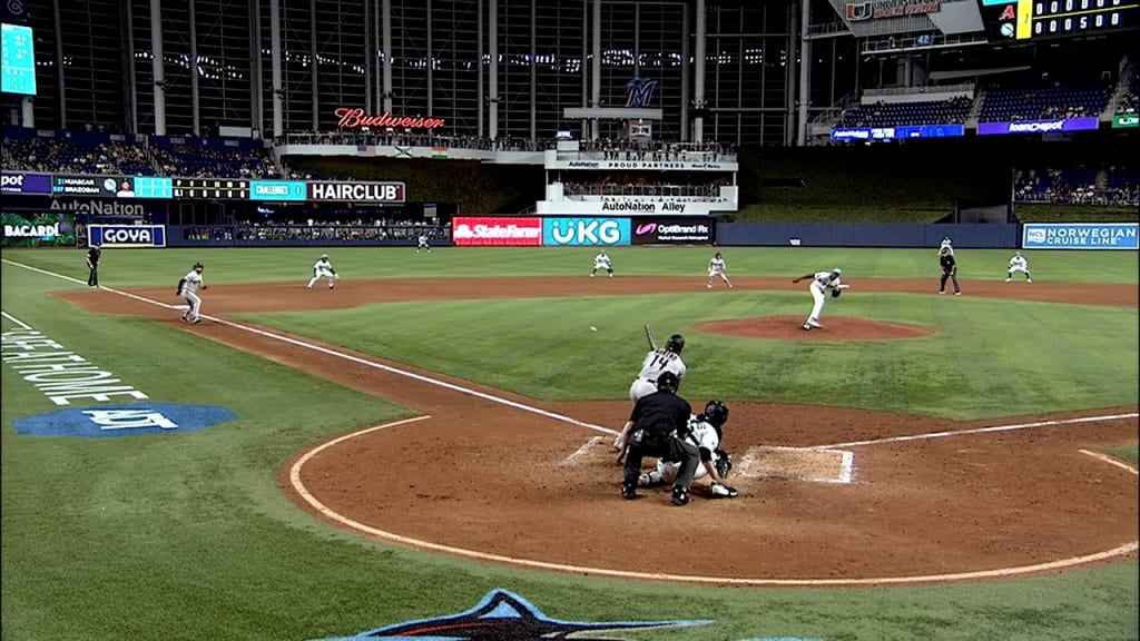 Madison Bumgarner ejected after umpire provocation - AS USA