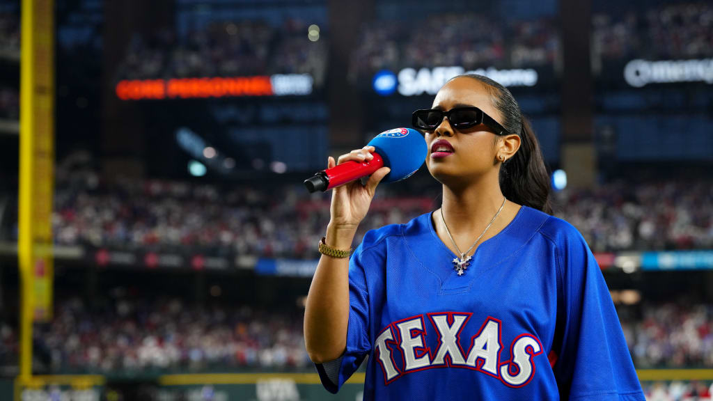 H.E.R. sings the national anthem