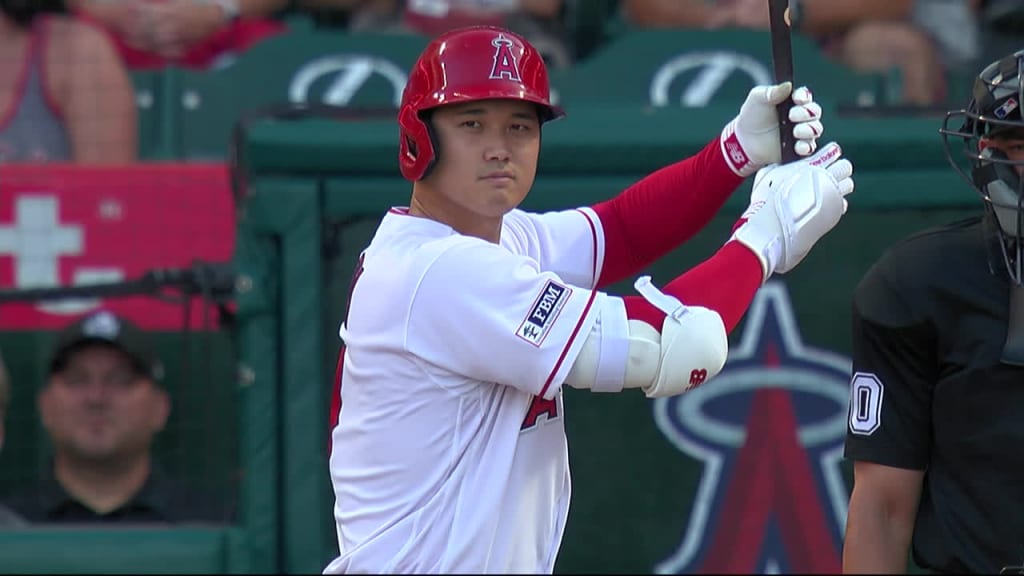 Shohei Ohtani homers to right field to start the game | 06/27/2023
