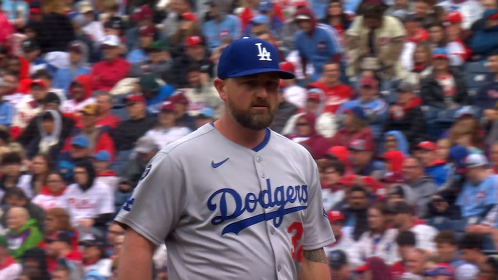 Kirby Yates escapes jam in the 6th