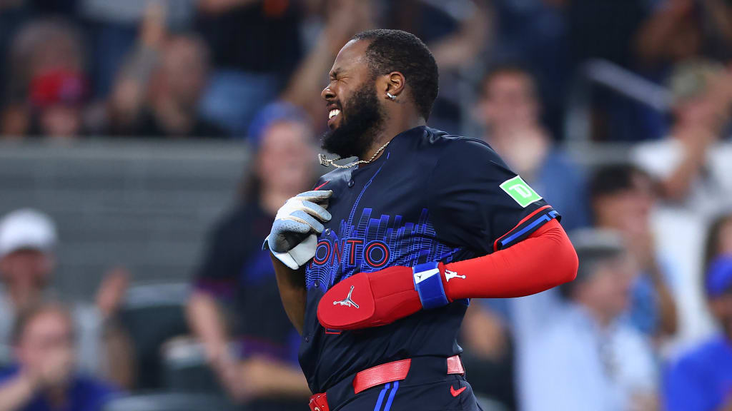 マクファーレン MLB 2026 ブラディミール・ゲレーロJr./ブルージェイズ ブルージェイズ主砲ゲレーロJr.、三塁で激突し途中交代