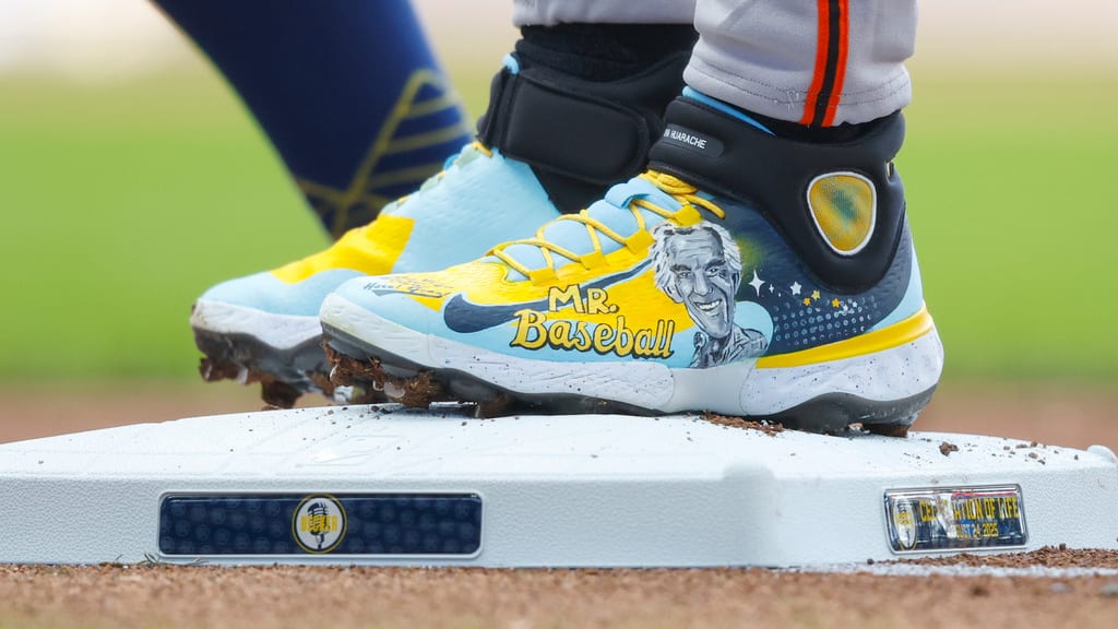 Willy Adames pays tribute with Bob Uecker cleats | 08/24/2025