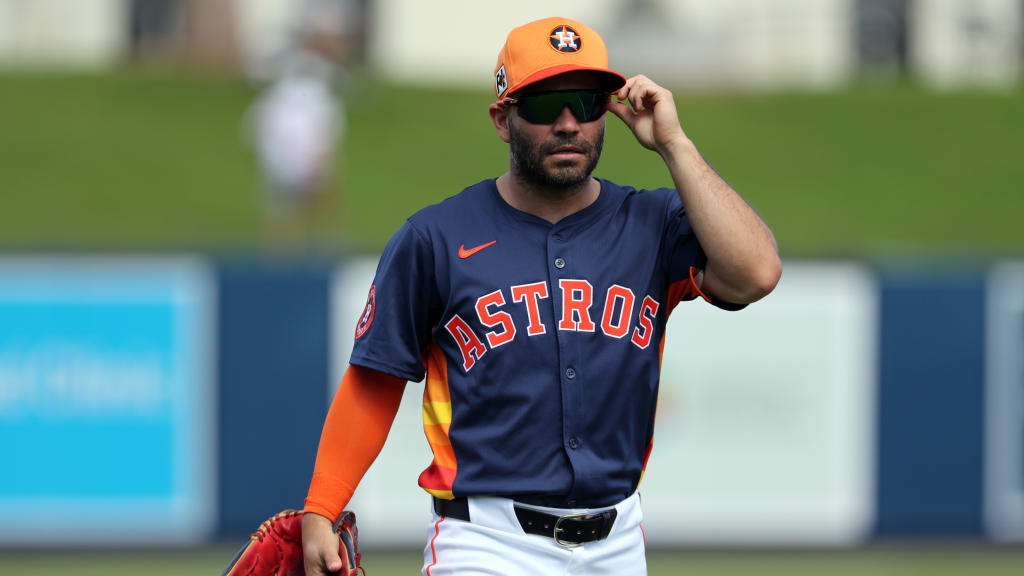 Breaking down Jose Altuve playing left field