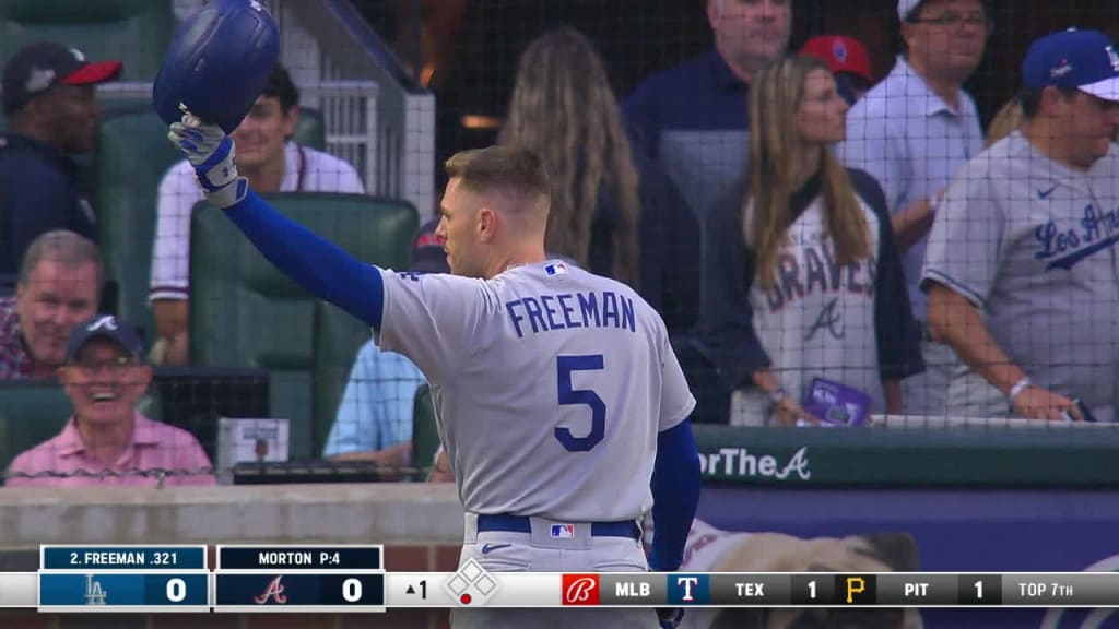 Freddie Freeman gets standing ovation in Dodgers Stadium debut