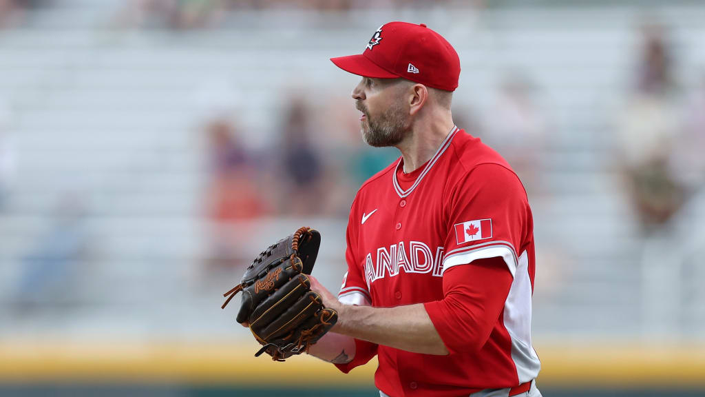 James Paxton strikes out Yoán Moncada to escape jam