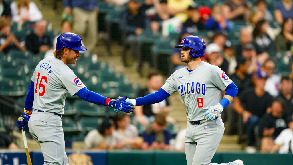 Ian Happ celebra jonrón