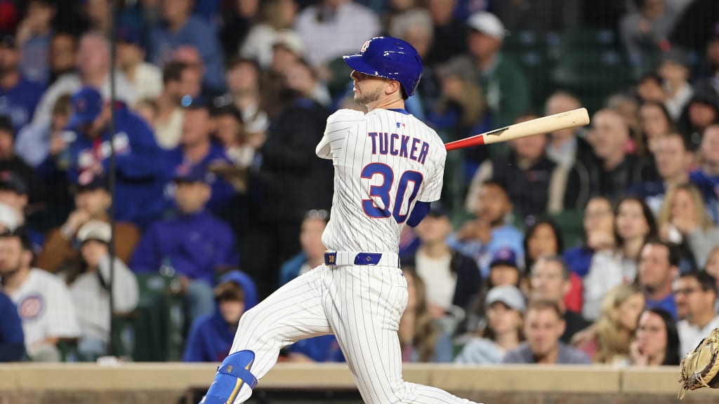 Kyle Tucker produce con triple