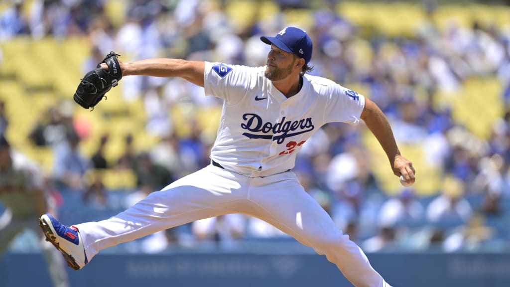 Clayton Kershaw escapes a jam in the 3rd inning