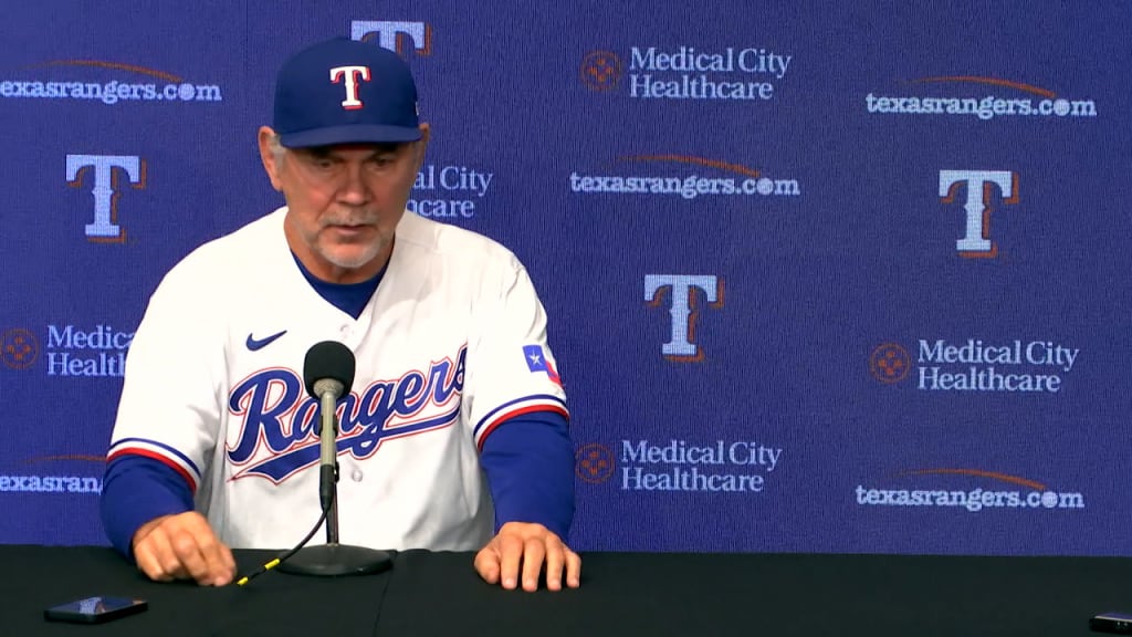 Rangers' Bruce Bochy reacts to another close play in loss to Astros